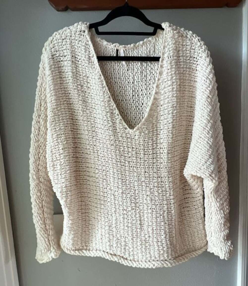 Free People Sweater Size XS White V-Neck Knit